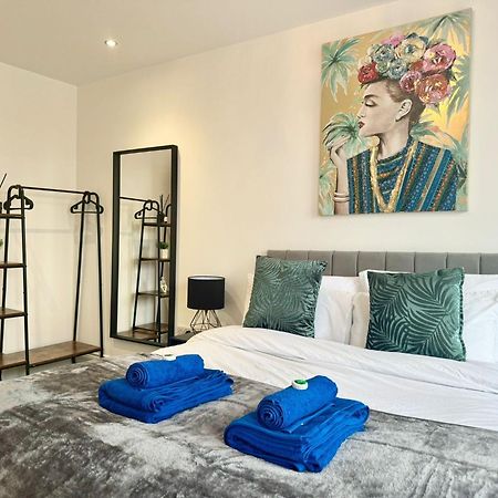 The Crown View - Luxury Apartment - Free Parking Nearby ハロゲート エクステリア 写真