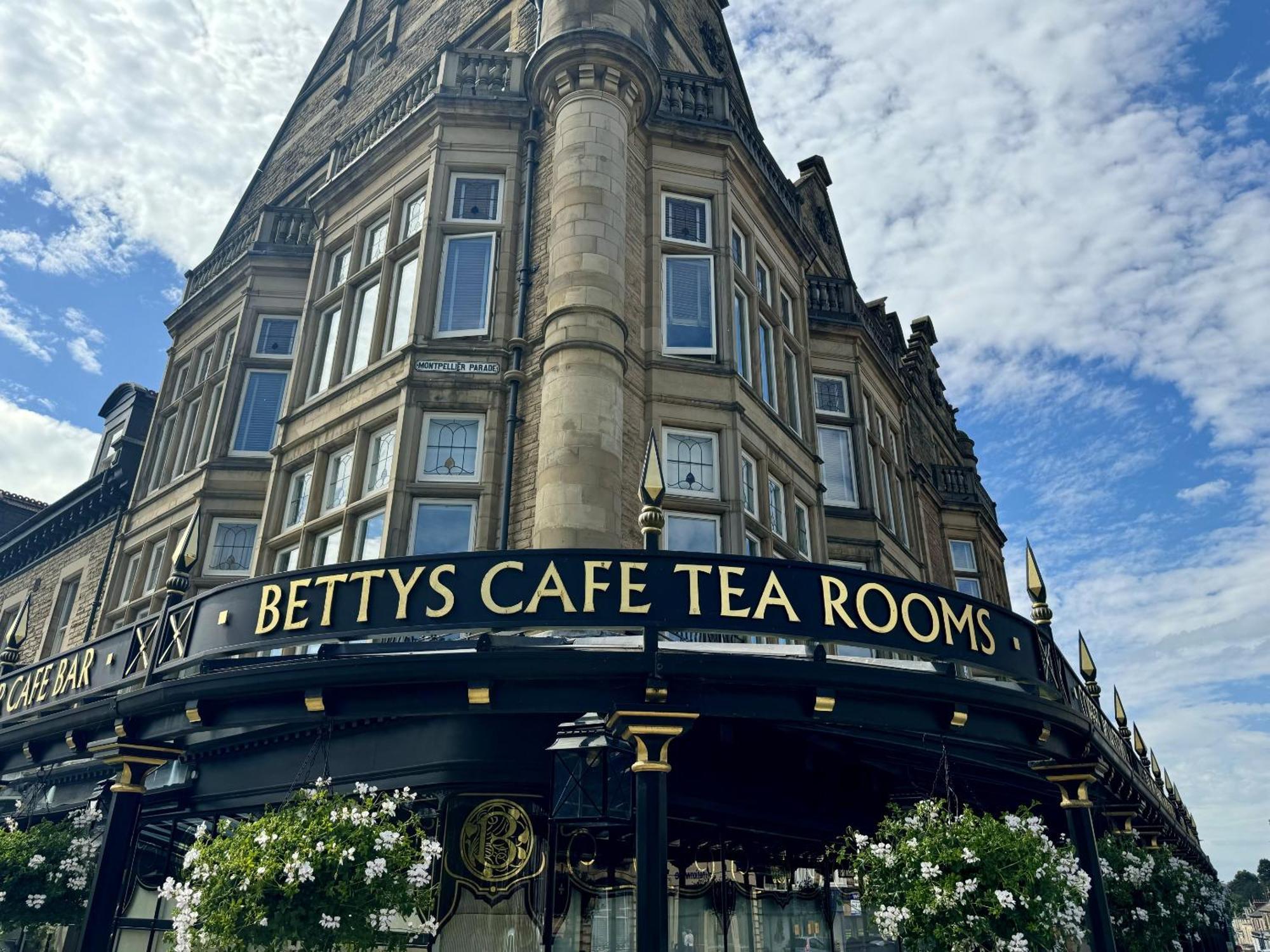 The Crown View - Luxury Apartment - Free Parking Nearby ハロゲート エクステリア 写真